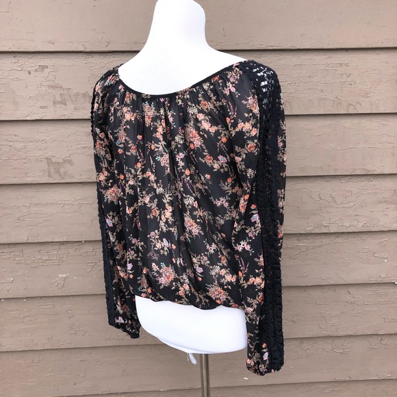 ☀️☀️☀️ 4/$20 American Rag floral boho top! - Picture 5 of 8